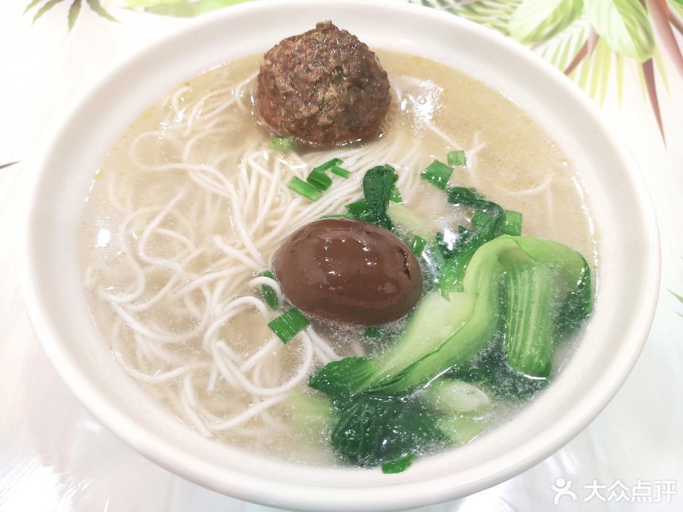 咸蛋黄狮子头拌面图片