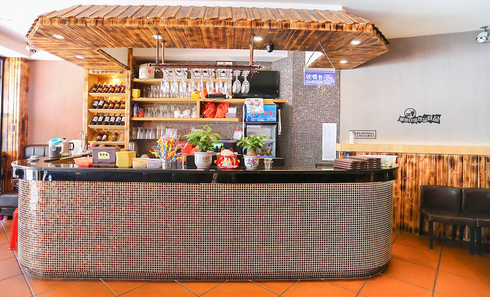 海丰县红城大道中路北侧地王广场一层及二层必胜客(地王广场餐厅)电话