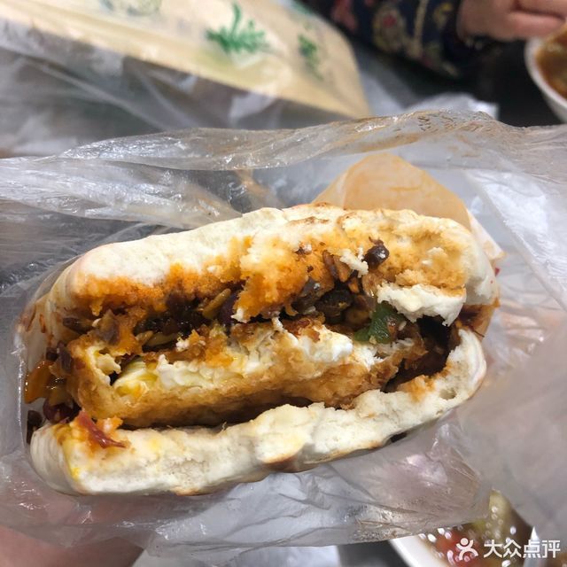 清真回坊馬樂貝臘牛肉夾饃蛋黃菜夾饃