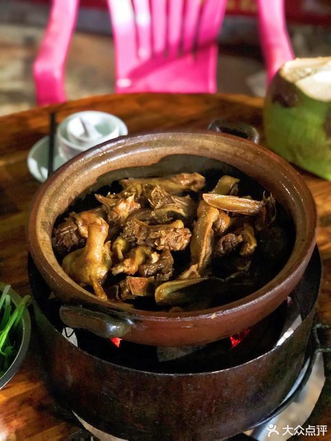 霞姐屯昌枫木香草鸭店