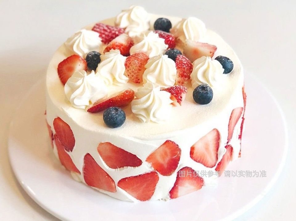 爆款草莓冰淇淋蛋糕图片