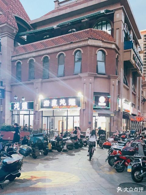 岩泉炖罐(百捷金街店)位于泉州市晋江市涌泉路百捷金街6栋110-112号