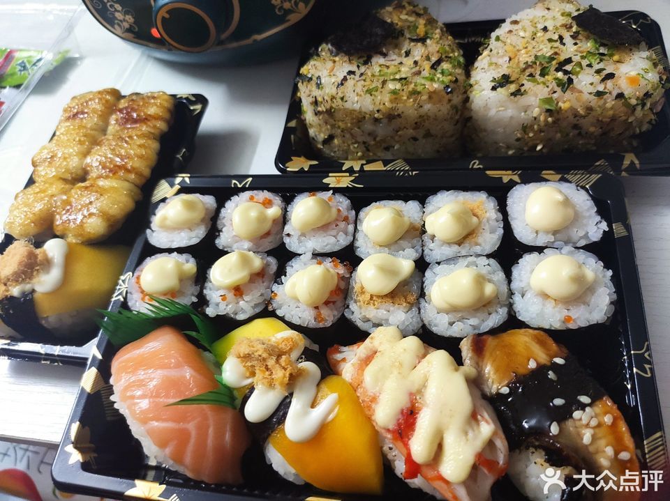 酱烧黑椒三文鱼寿司图片