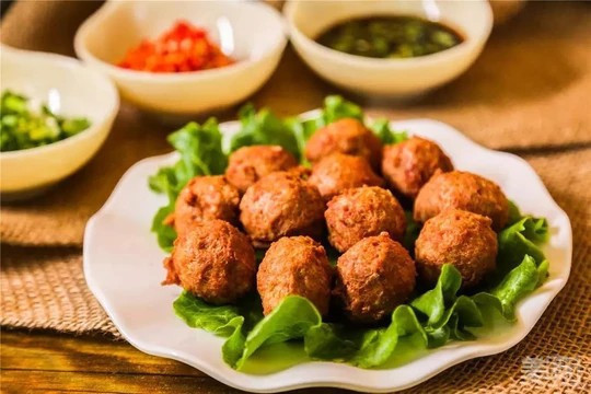 现炸牛肉丸图片