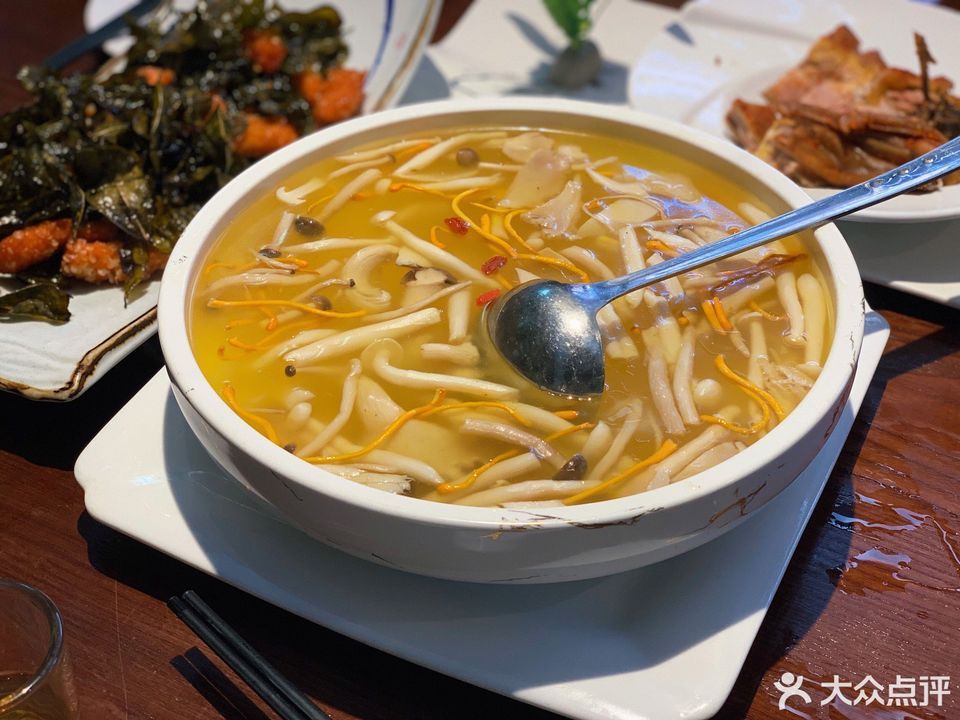 野生菌菇汤图片