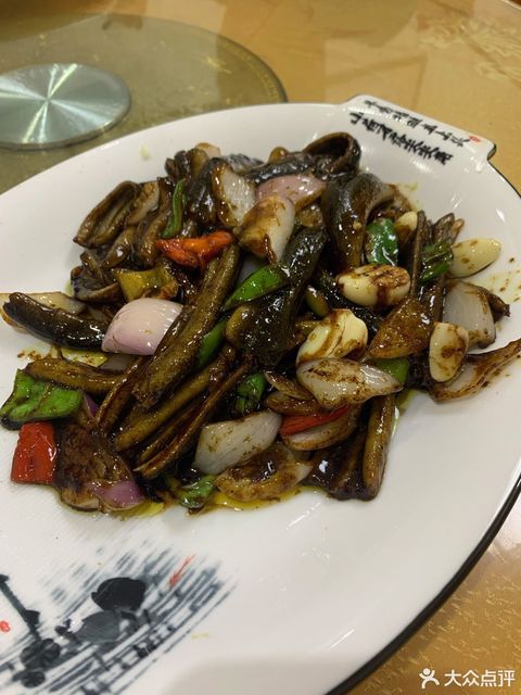 红烧狮子头推荐菜:海霞饭店(土产路)位于扬州市高邮市前进路