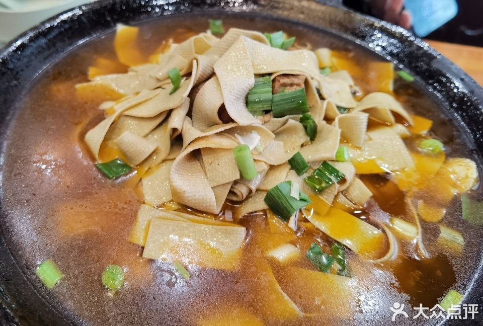 土千张烧肉锅图片