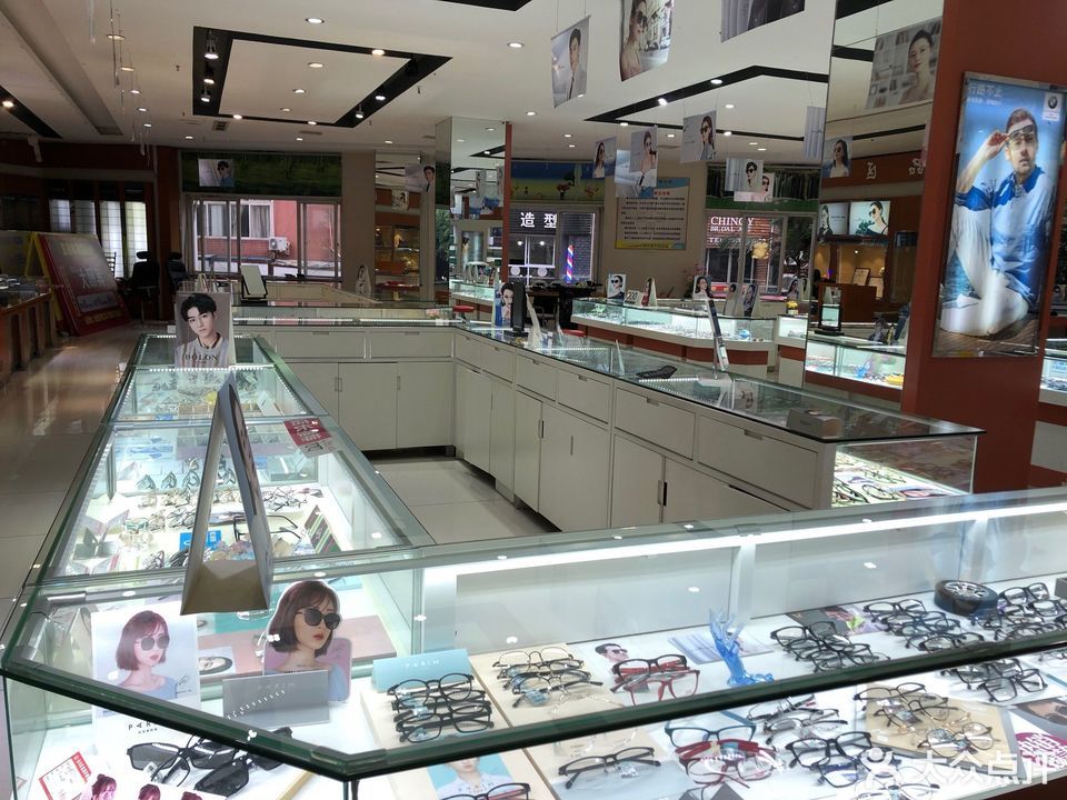 重庆市 购物服务 商铺 眼镜店 > 直通车眼镜(久长街店)
