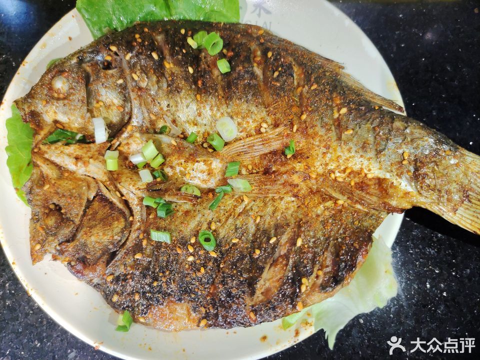 碳烤鲫鱼图片