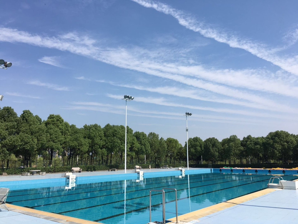 滨江游泳池图片