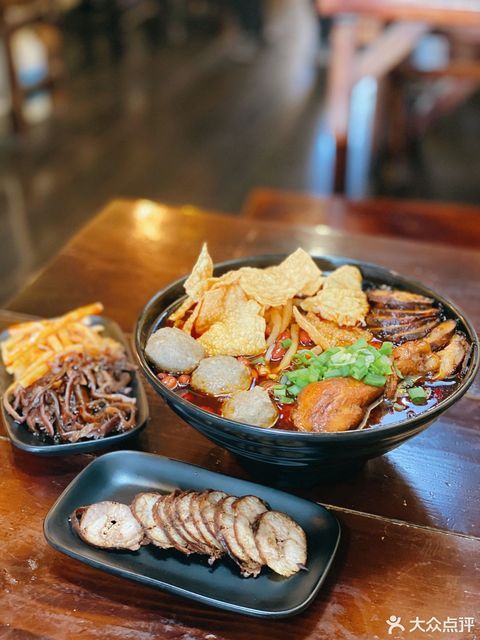 鸡腿螺蛳粉图片