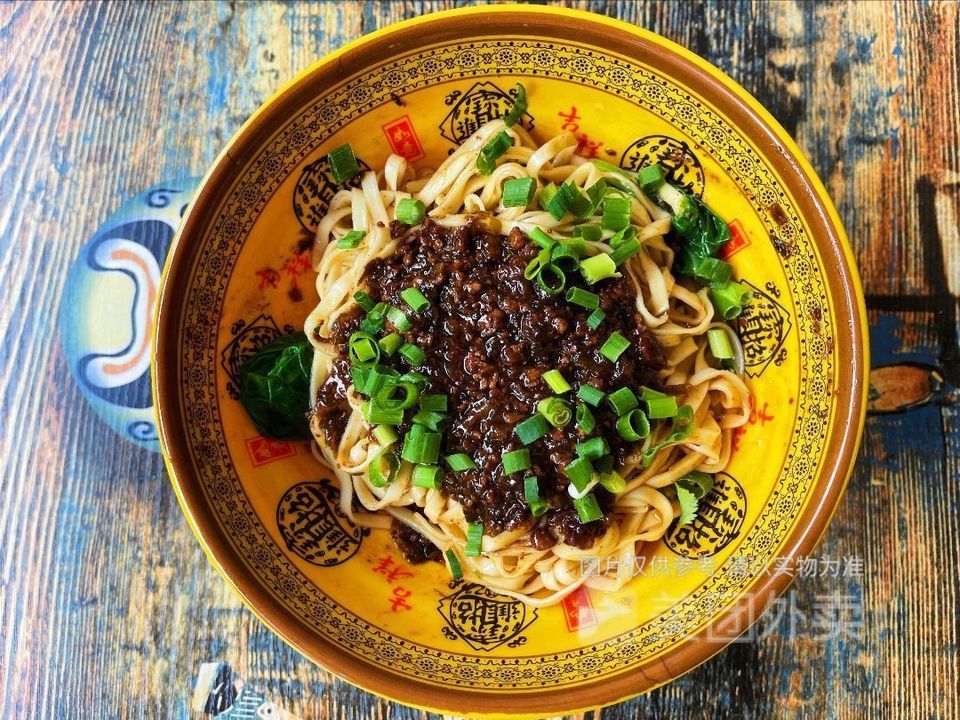 干杂面推荐菜:胖姐杂酱面位于绵阳市游仙区剑南路东段绿水巷43号