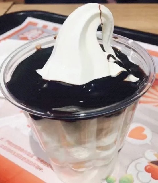 吮指原味鸡五味小食拼盘推荐菜:肯德基甜品站(欢乐港餐厅)位于南京市