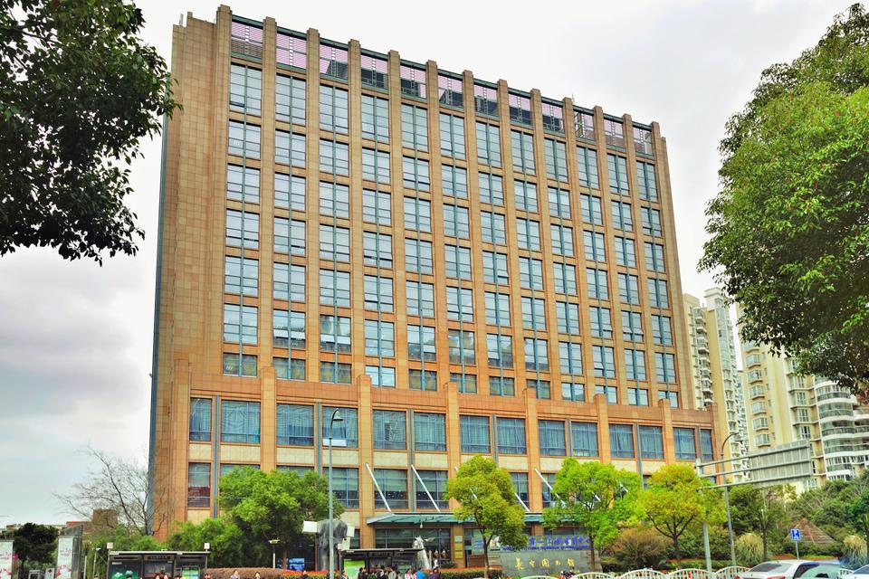 > 上海长宁图书馆