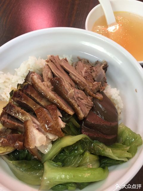 卤水鹅肉饭图片