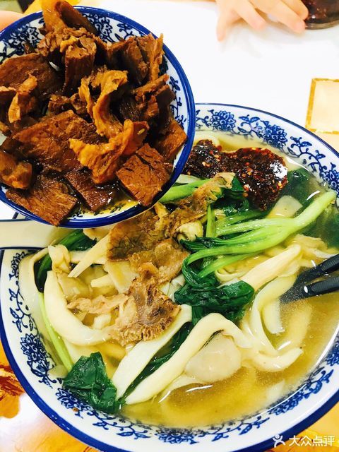 红烧牛肉炒刀削推荐菜:兰州拉面(丁家庄一店)位于南京市栖霞区迈皋桥