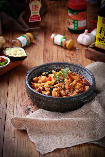 香辣紫苏牛蛙煲图片