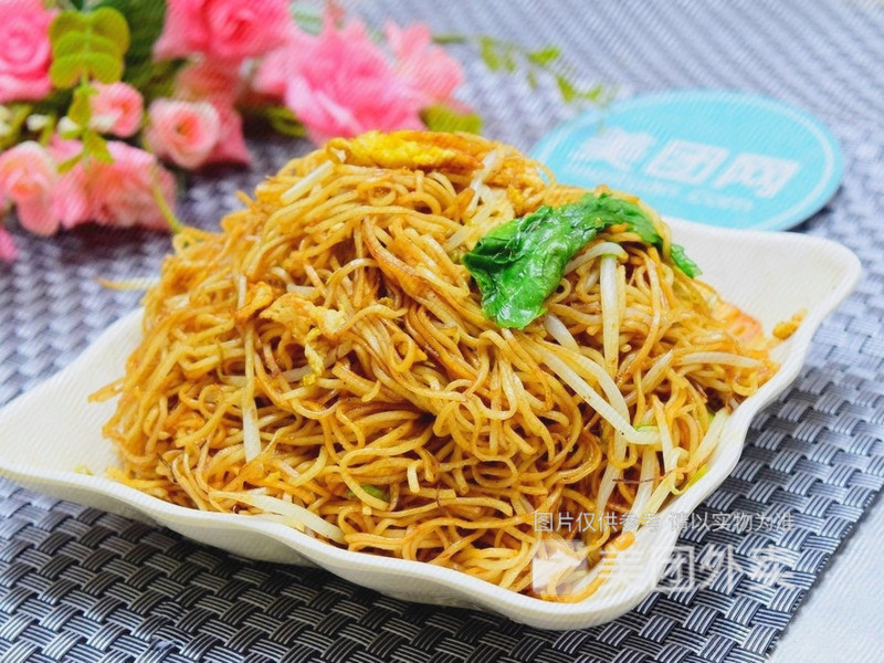 鸡蛋肉丝炒面图片