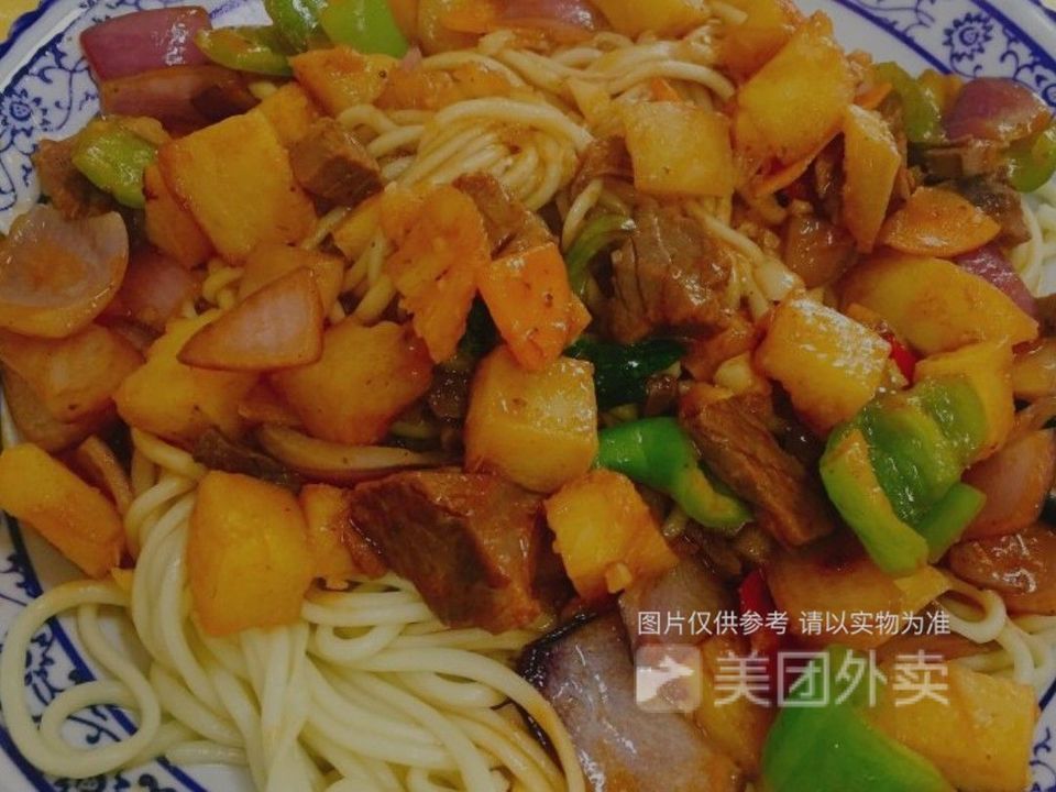 土豆燒牛肉蓋澆面圖片