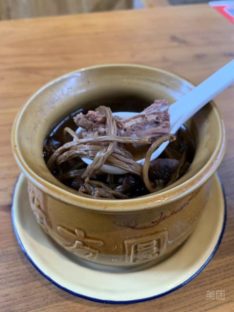 茶树菇大骨汤图片