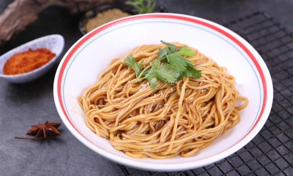 葱油牛肉拌面图片