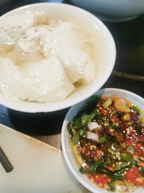 芹菜肉丝推荐菜:富顺晨光豆花(檀木林街店)位于自贡市自流井区檀木林