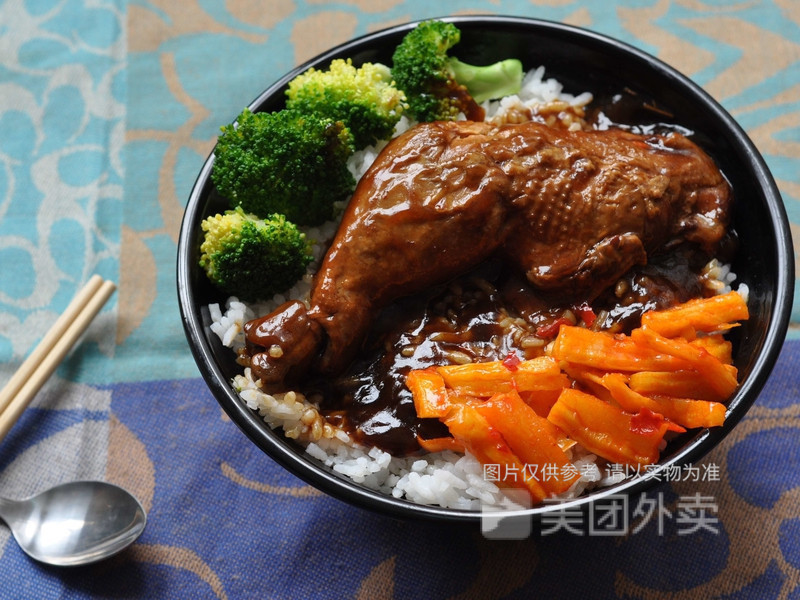 香卤鸡腿饭图片