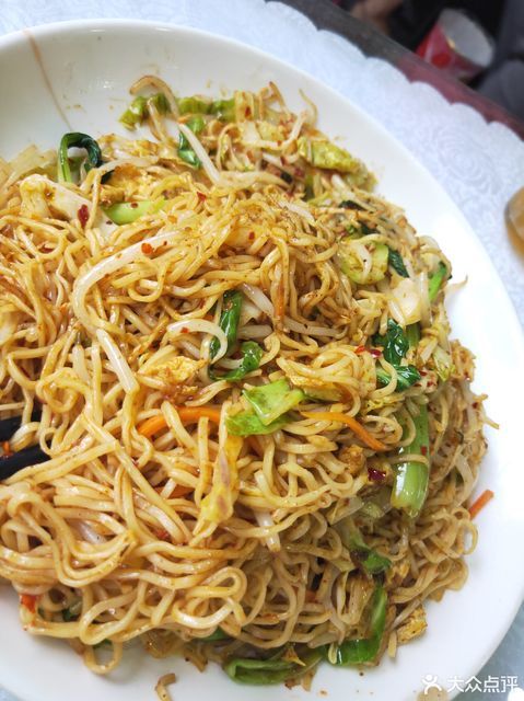 炒细面 土豆肉丝木桶饭