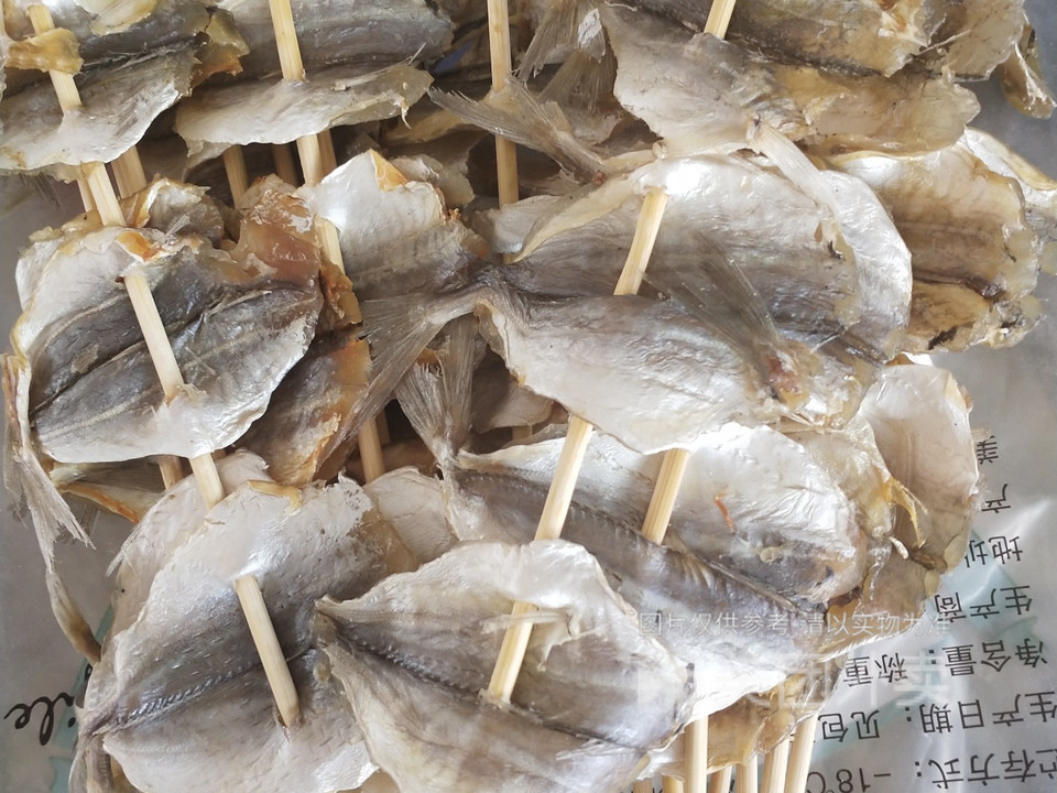 小鱼干串图片