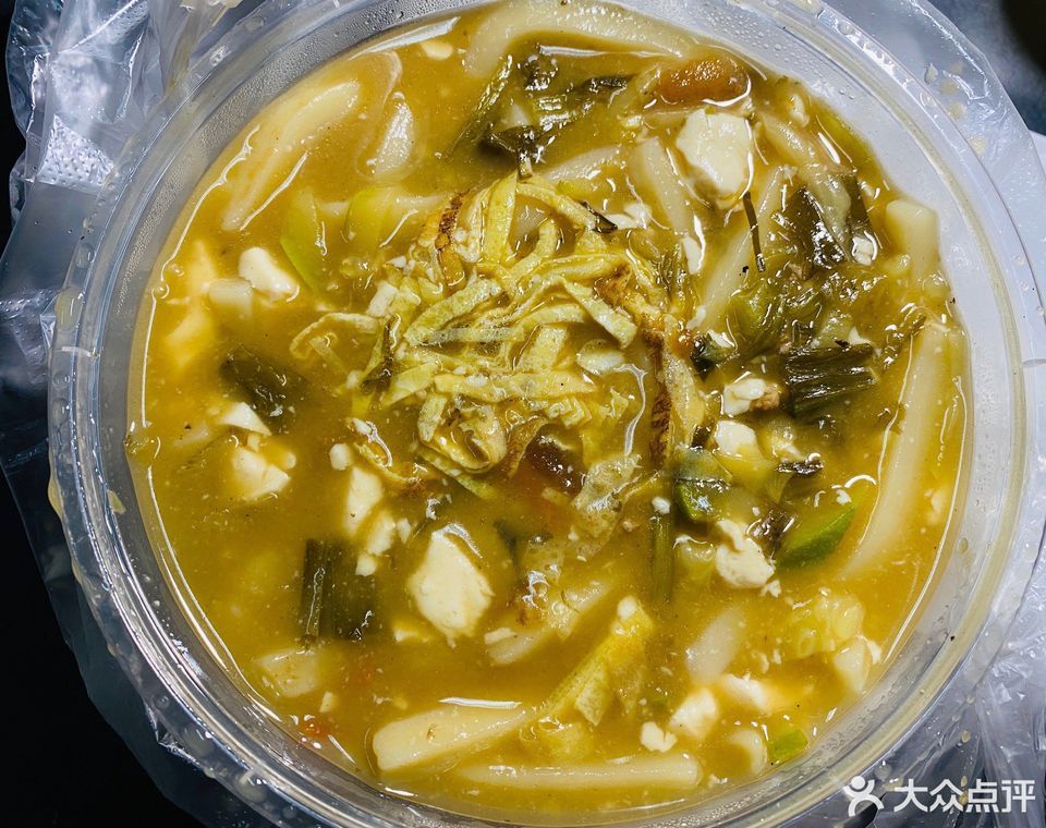 豆腐年糕位于绍兴市上虞区凤鸣路77号推荐菜:香肠豆腐年糕牛肉豆腐汤
