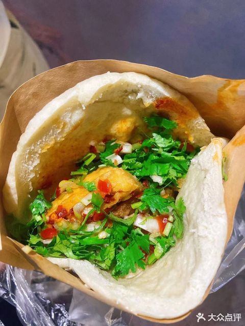 烧饼夹臭豆腐图片