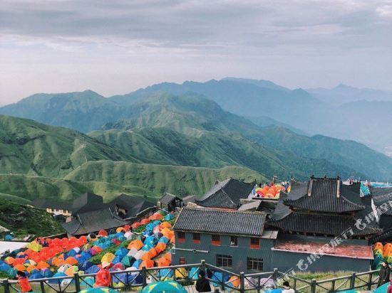 县麻田乡武功山风景名胜区白鹤峰道观旁电话:武功山金顶帐篷地址(位置