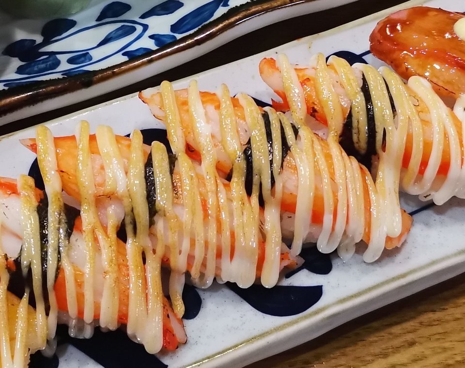 炙烧蟹肉寿司图片