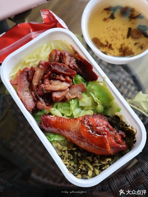 叉烧鸡腿饭图片