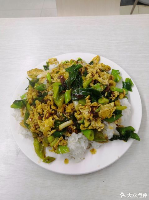 酱炒蛋盖饭图片