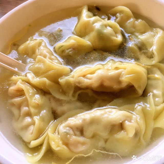 咸蛋黄大馄饨图片