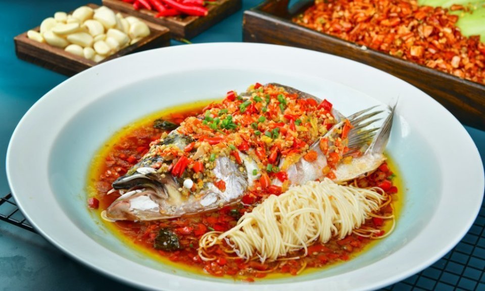 老坛剁椒鱼头王图片