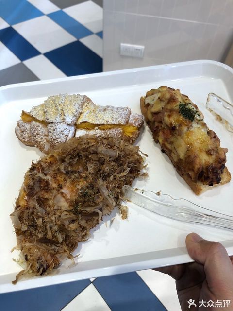 推荐菜:85度c(青岛金茂湾店)位于青岛市市南区四川路金茂湾购物中心