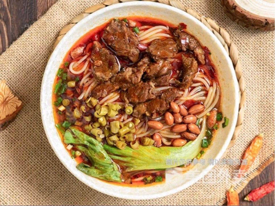 八哥酸辣粉湖南牛肉粉