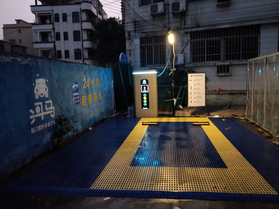 地下停车场洗车店