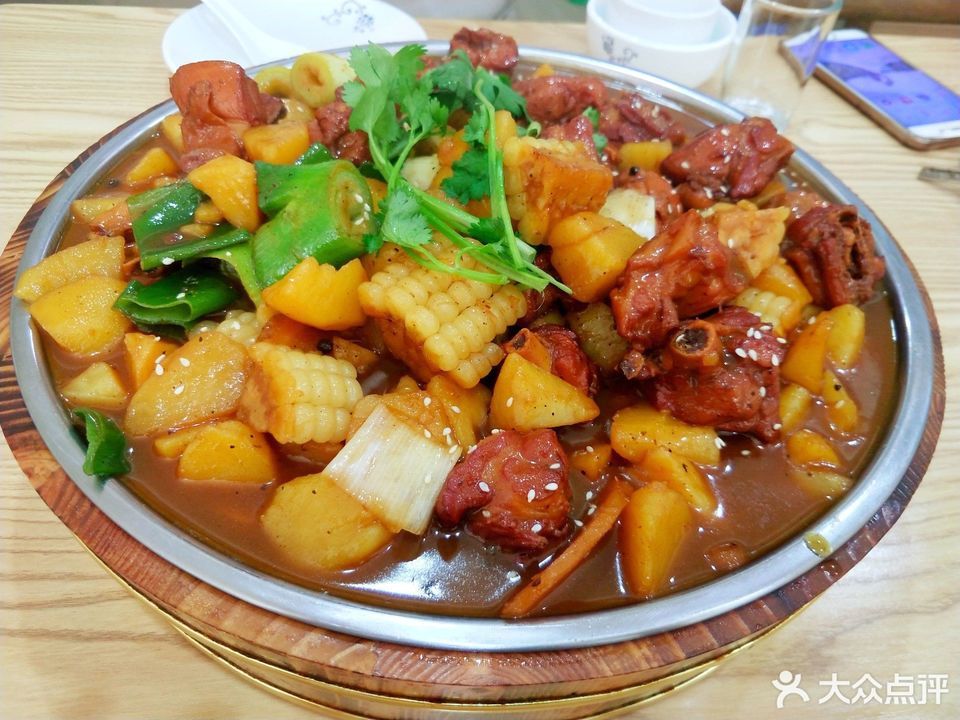 李氏快餐大盤雞牛肉麵