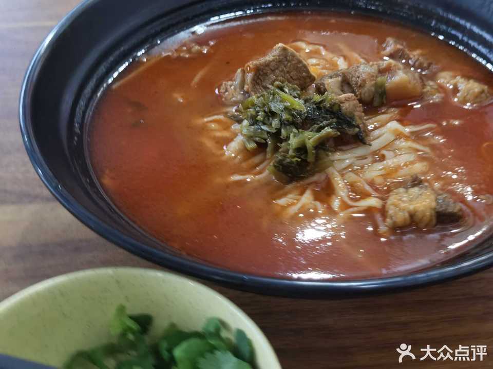 推荐菜:五马四顾桥九块九牛肉面(马鞍池东路)位于温州市马鞍池东路85