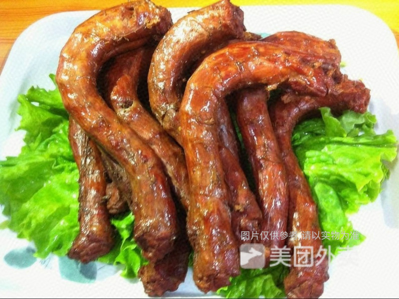 推荐菜:精武鸭脖位于安庆市宿松县林园步行街女主播旁