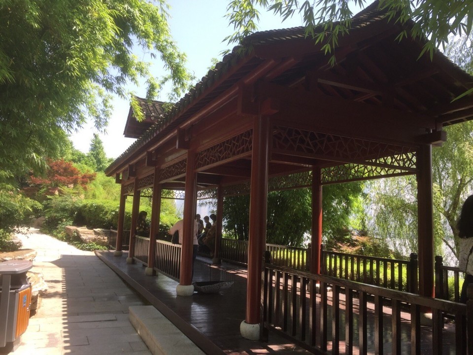 长沙湘江风光带-朱张渡位于长沙市天心区湘江中路与白沙路交叉口北200