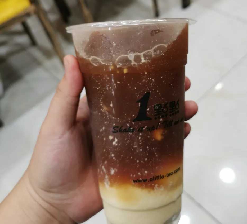 冰淇淋红茶图片