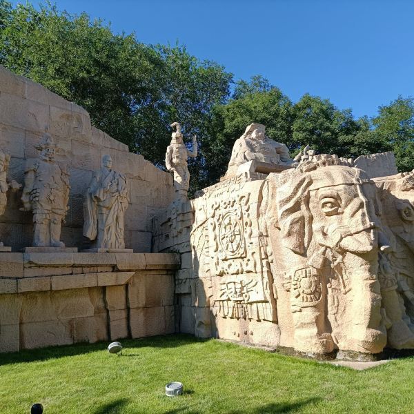 首页>北京市>休闲娱乐>景点公园>景点>元土城遗址公园鹏鹏与小野猫