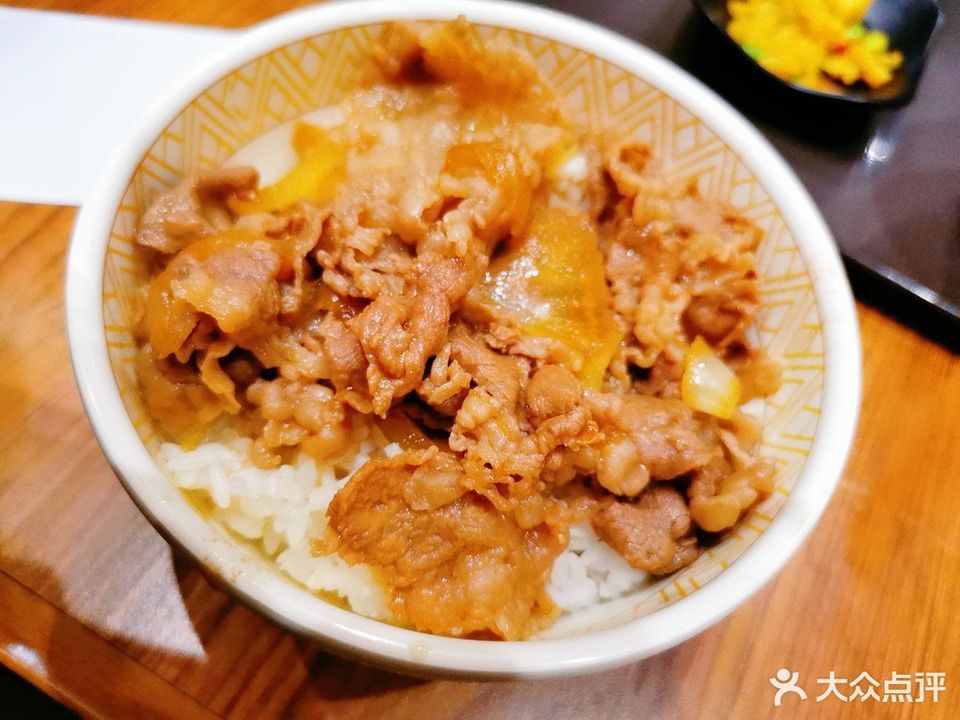 鸡蛋照烧鸡牛肉双拼饭推荐菜:食其家(嘉里汇店)位于天津市河东区六纬