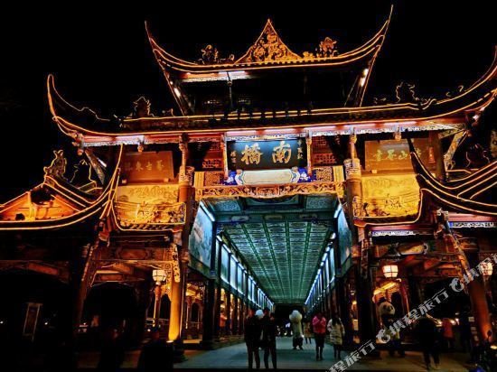 > 成都八一宾馆