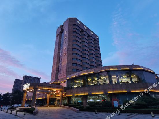 日照君临天下大酒店电话