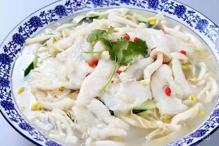 菠萝咕咾肉新疆番茄鱼汤面推荐菜:甄馋小灶位于南通市通州区青年巷